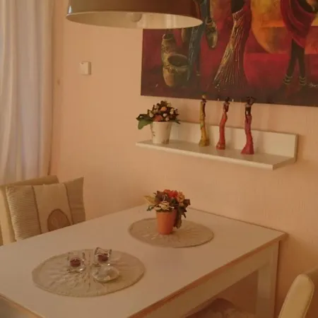 Lovely In With Balcony Tatil Evi *